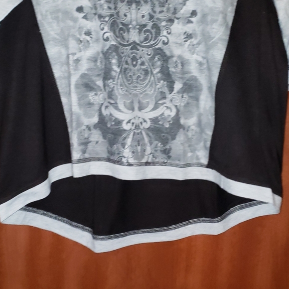 Barely Worn!! APT.9 High-Low Top - Picture 5 of 6